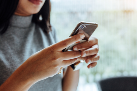 girl using phone apps